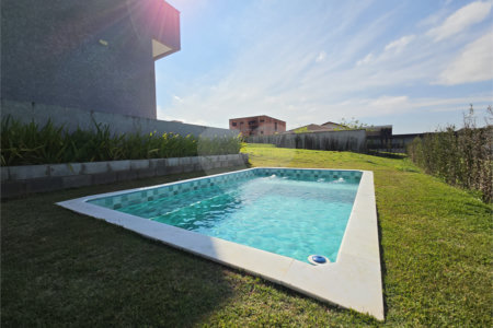 Casa à venda com 4 quartos, sendo 3 suítes, no condomínio Village Ipanema 2, Araçoiaba da Serra - SP