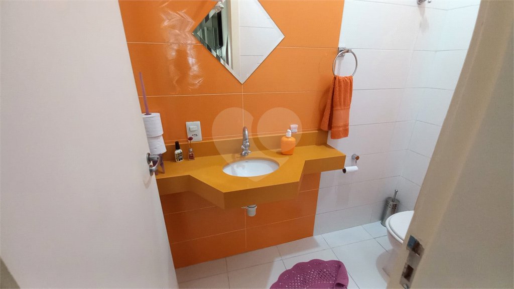 Sobrado à venda com 3 quartos, sendo 1 suíte, em Vila Gomes, São Paulo, SP
