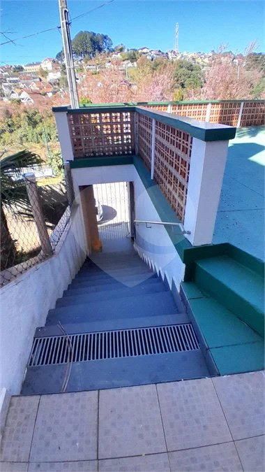 Sobrado à venda com 3 quartos, sendo 1 suíte, em Vila Isabela, Campos do Jordão, SP