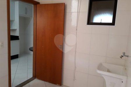 Casa à venda com 3 quartos, sendo 1 suíte, no condomínio Saude, São Paulo - SP