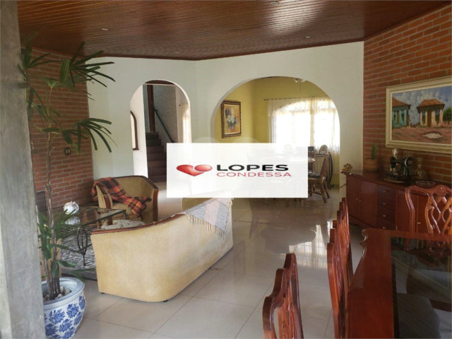 Casa à venda com 4 quartos, sendo 2 suítes, no condomínio Alpes da Cantareira, Mairiporã - SP