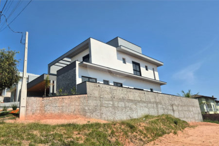 Casa à venda com 3 suítes no condomínio Recanto dos Paturis, Vinhedo - SP