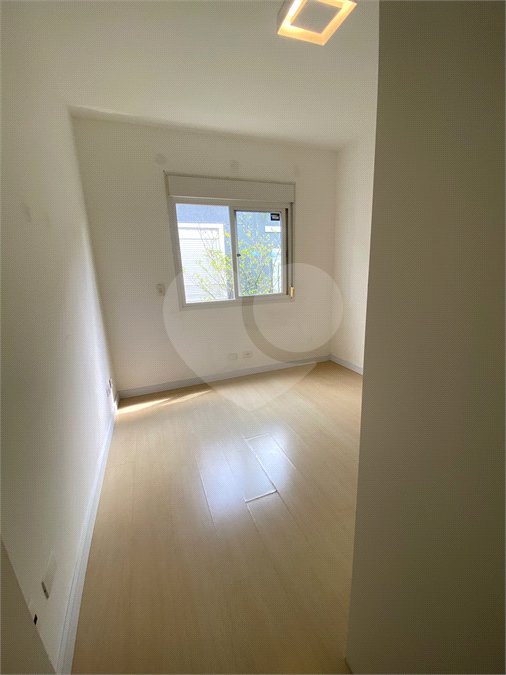 Casa à venda com 3 quartos, sendo 1 suíte, no condomínio Village Santa Cecilia, São Paulo - SP