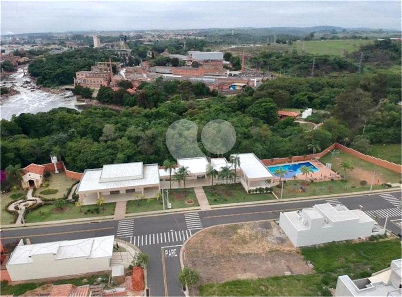 Casa à venda com 3 quartos, sendo 1 suíte, no condomínio Village Moutonnée, Salto - SP