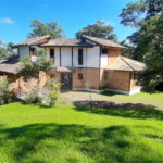 Sobrado à venda com 3 suítes em Serra da Cantareira, Mairiporã, SP
