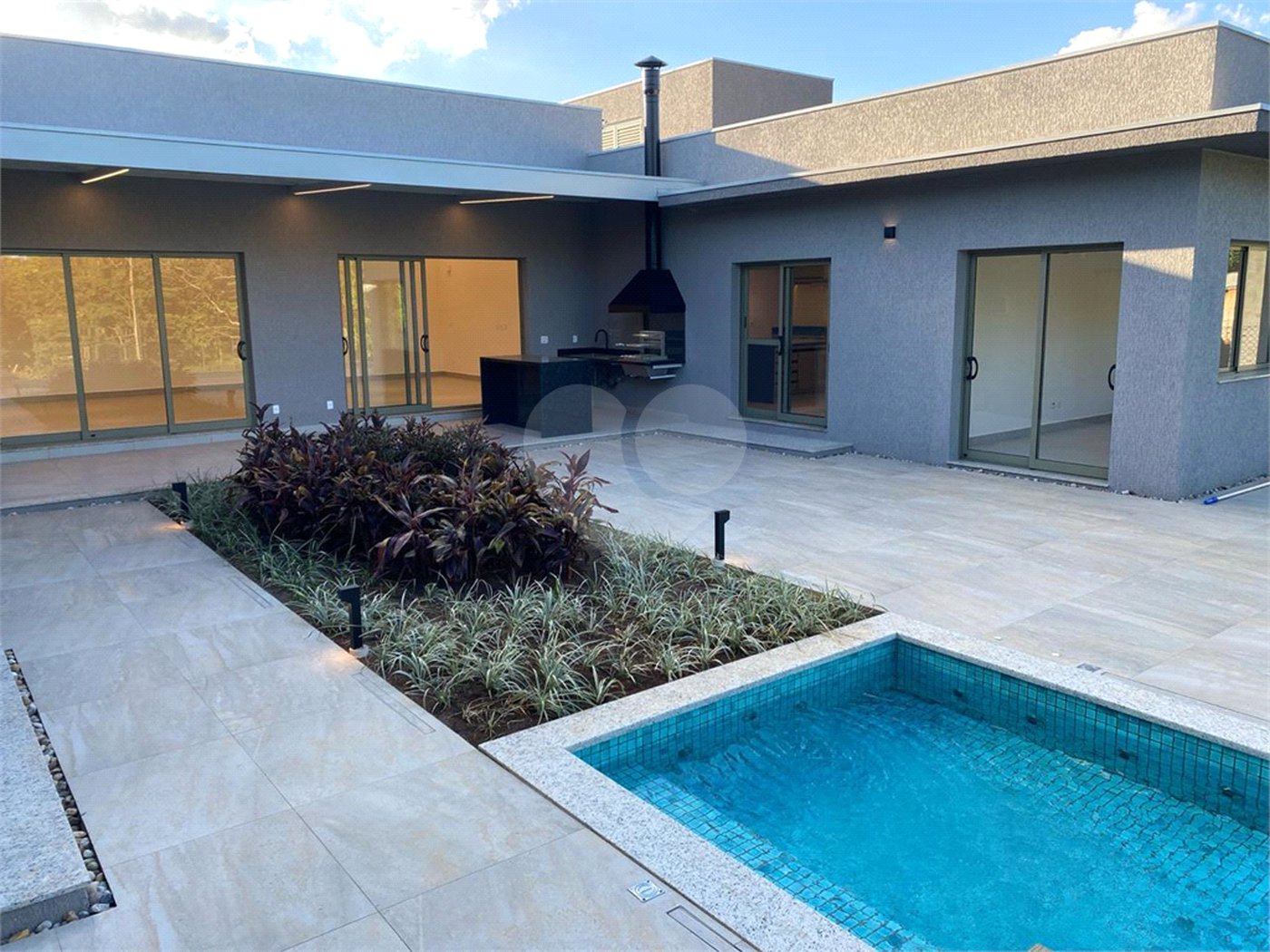 Casa à venda com 4 suítes no condomínio Primavera, Salto - SP