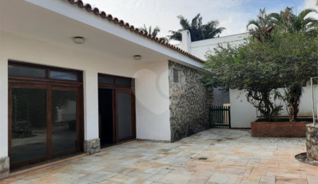 Casa Térrea à venda com 3 suítes em Interlagos, São Paulo, SP