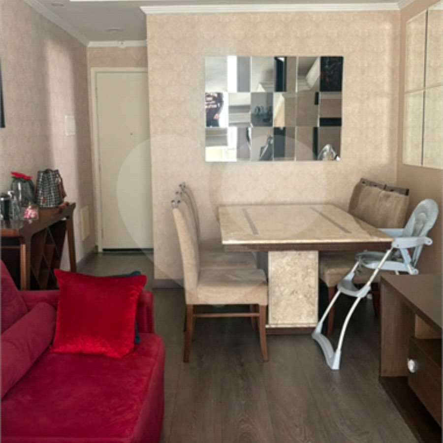Apartamento à venda com 3 quartos, sendo 1 suíte, em Conjunto Residencial Irai, Suzano, SP