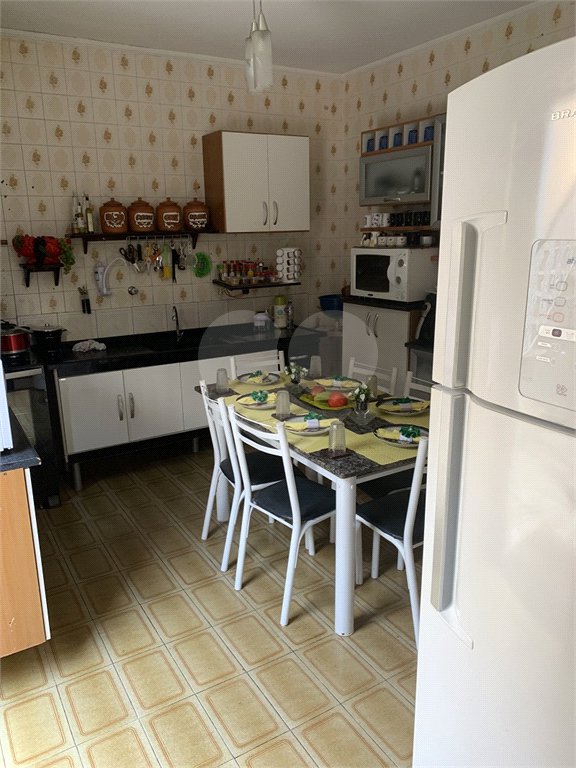 Sobrado à venda com 4 quartos, sendo 3 suítes,  em Jardim Alvinópolis, Atibaia, SP
