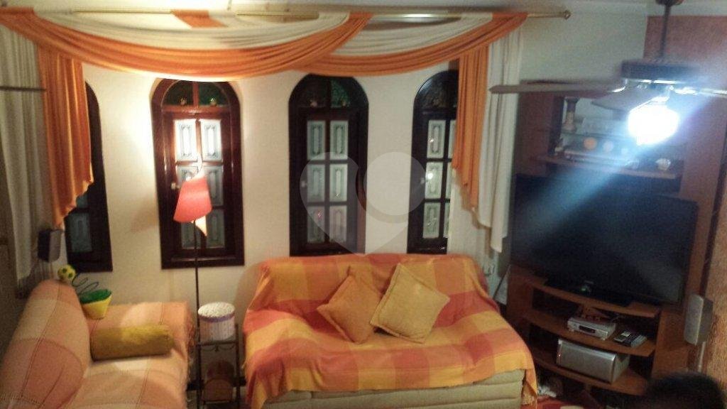 Casa à venda com 3 quartos, sendo 1 suíte, no condomínio Jardim das Pedras, São Paulo - SP