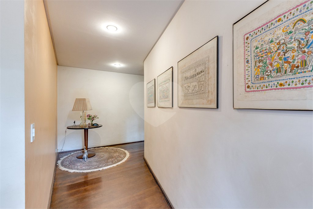 Casa à venda com 5 quartos, sendo 4 suítes, em Alto da Boa Vista, São Paulo, SP