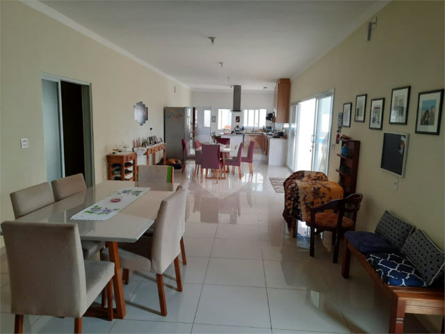 Casa à venda com 4 quartos, sendo 2 suítes, no condomínio Parque das Garças, Atibaia - SP