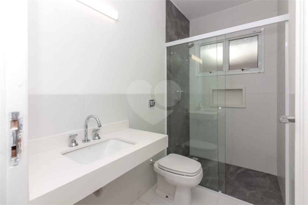 Casa à venda com 4 quartos, sendo 2 suítes, no condomínio Stephanie, São Paulo - SP