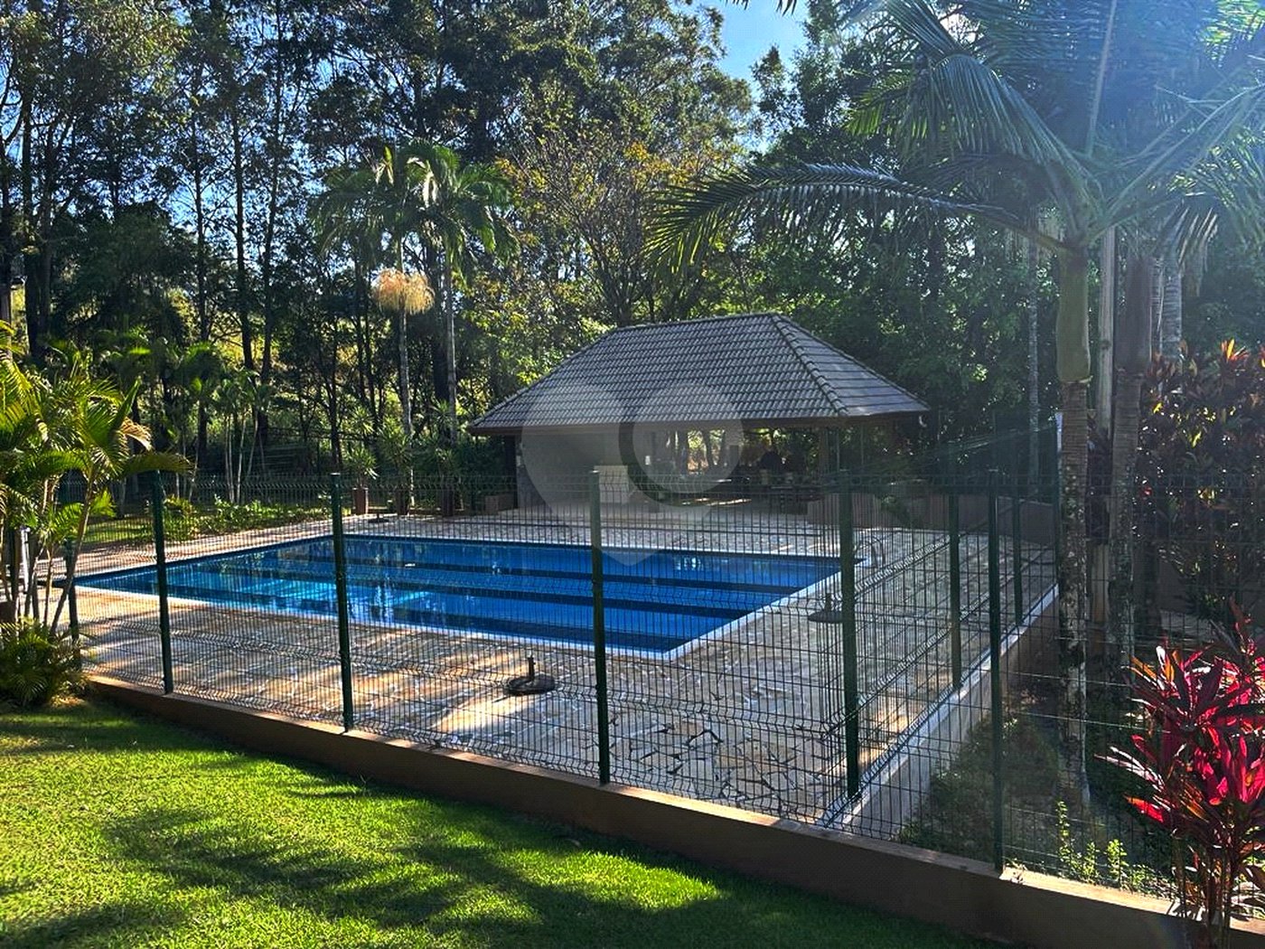 Casa à venda com 4 quartos, sendo 3 suítes,  no condomínio Terras de Santa Teresa, Itupeva - SP
