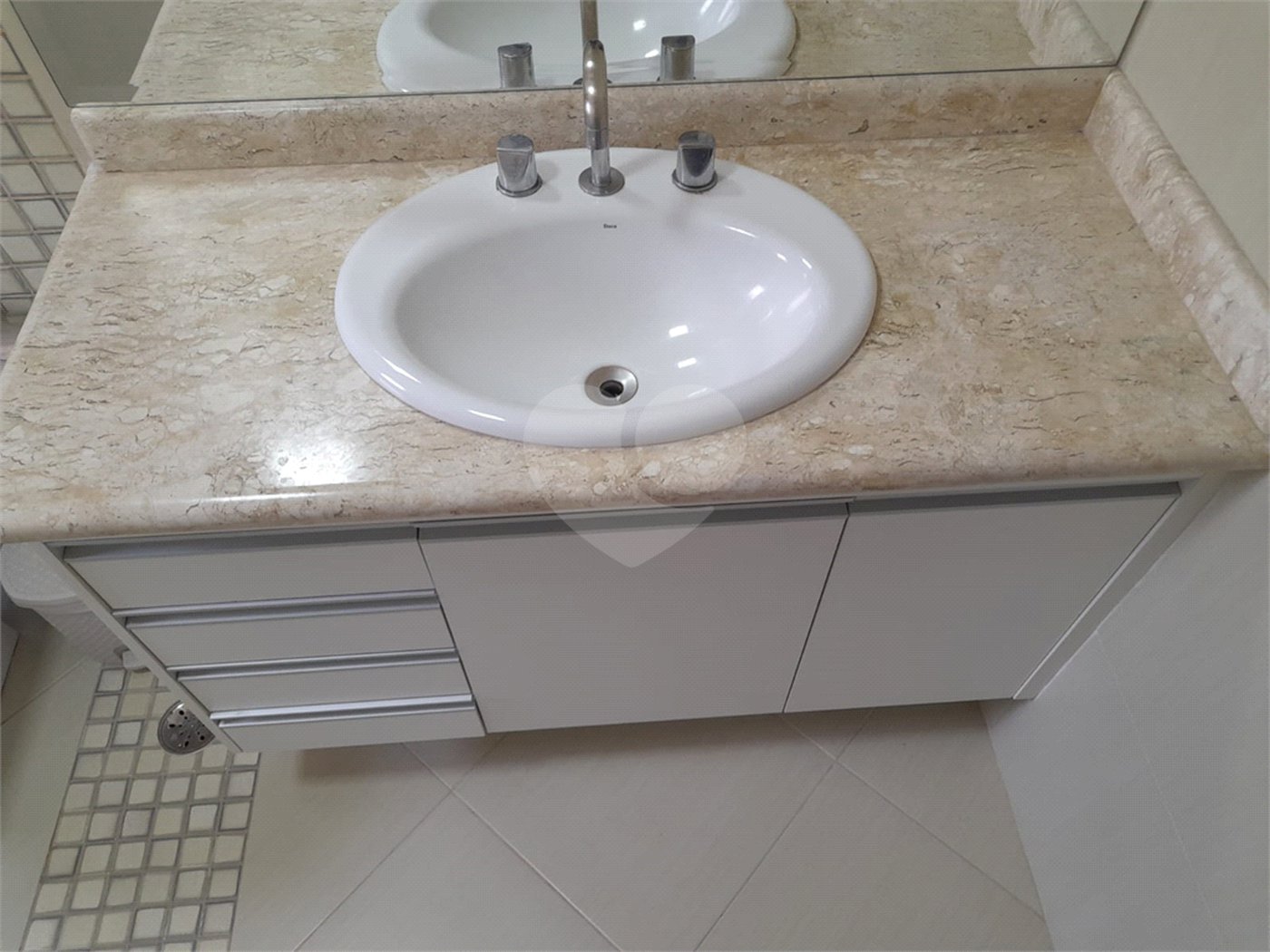 Sobrado à venda com 4 quartos, sendo 1 suíte, em Chora Menino, São Paulo, SP