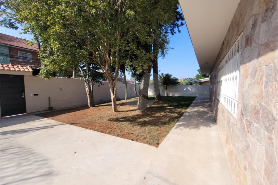 Casa Térrea à venda ou para alugar com 4 quartos, sendo 3 suítes,  em Horto Florestal, São Paulo, SP