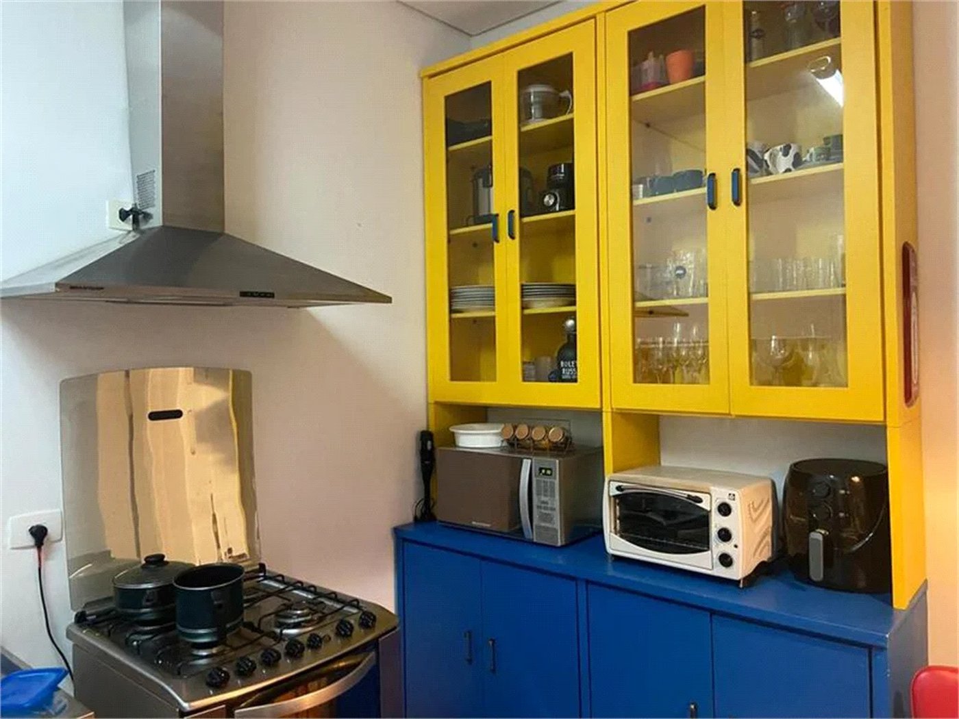 Casa de Vila à venda com 3 quartos, sendo 1 suíte, em Cidade São Francisco, São Paulo, SP