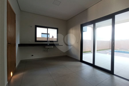 Casa à venda com 3 quartos, sendo 1 suíte, no condomínio Buona Vita, Atibaia - SP