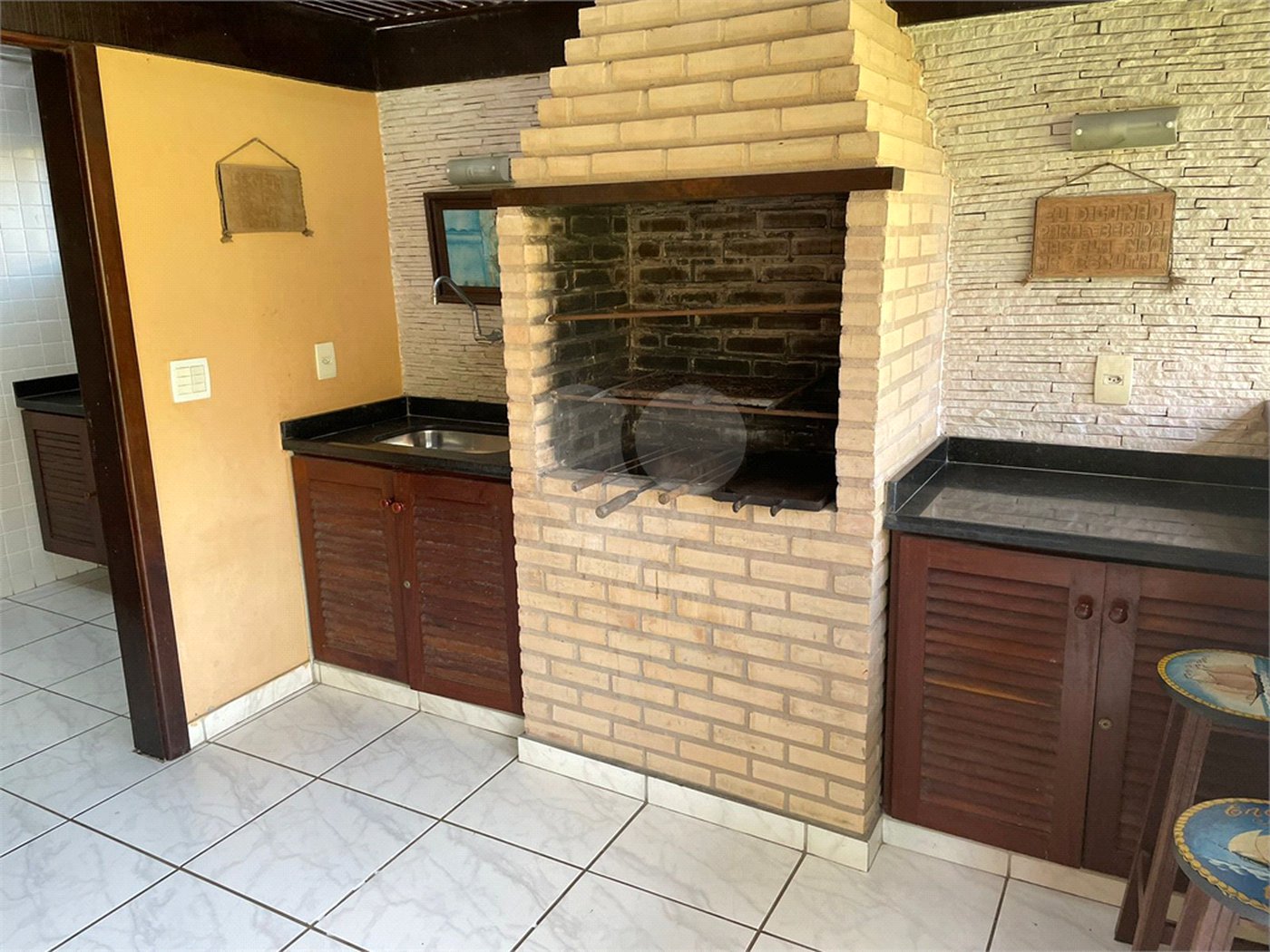 Casa em condomínio à venda com 2 quartos, sendo 1 suíte,  em Portal da Ferradura, Armação dos Búzios, RJ