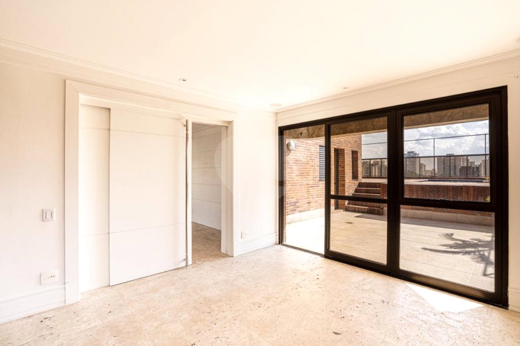 Duplex à venda com 6 quartos, sendo 4 suítes,  em Vila Andrade, São Paulo, SP