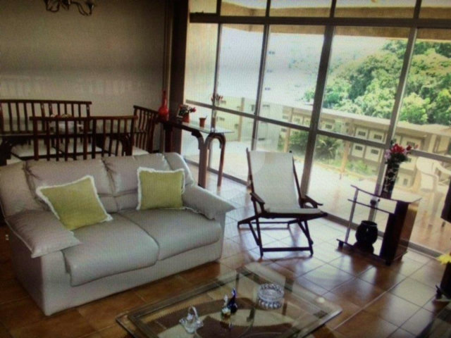 Apartamento à venda com 4 quartos, sendo 1 suíte,  em Pitangueiras, Guarujá, SP