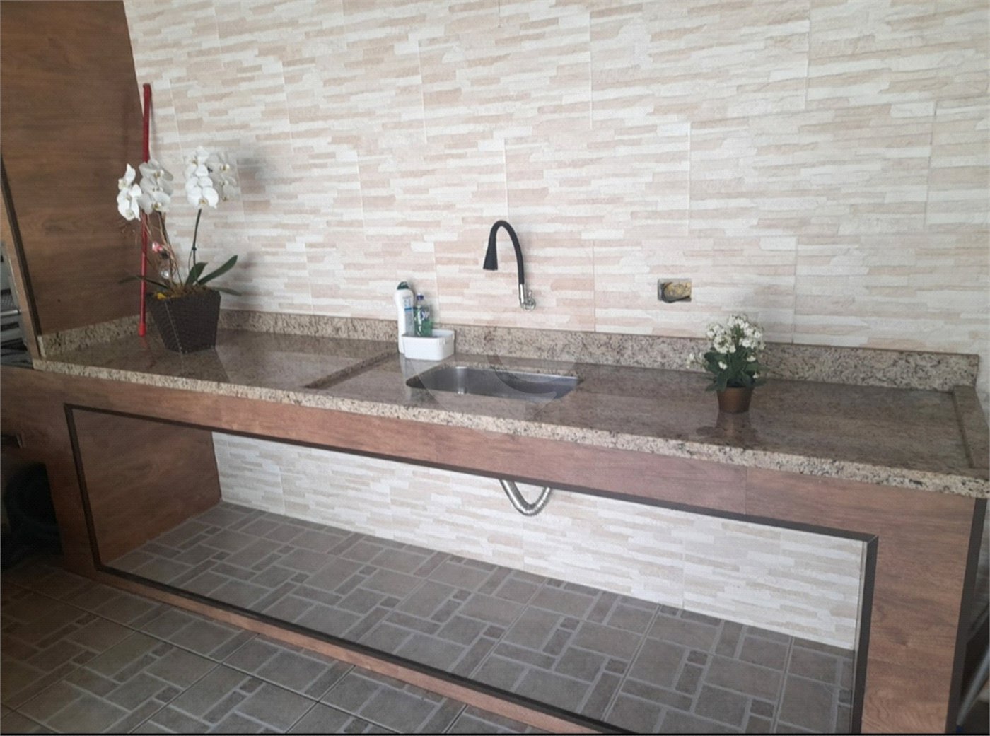 Sobrado à venda com 3 quartos, sendo 1 suíte,  em Jardim Santa Rita de Cássia, Suzano, SP