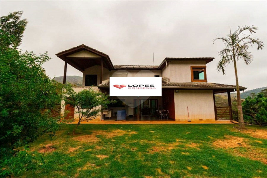Casa à venda com 5 quartos, sendo 1 suíte, no condomínio Canada Village, Mairiporã - SP