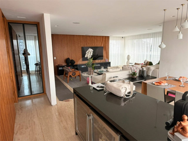 Apartamento à venda com 2 suítes em Vila Olímpia, São Paulo, SP