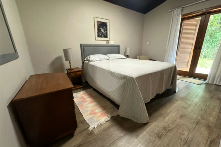 Casa à venda com 4 quartos, sendo 2 suítes,  no condomínio Chacara Marques, Santana de Parnaíba - SP