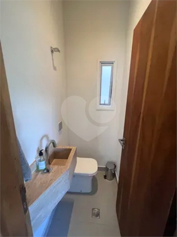 Casa à venda com 5 quartos, sendo 1 suíte, no condomínio Portal da Serra, São José dos Campos - SP