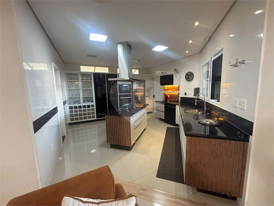 Casa à venda com 3 suítes no condomínio Residencial Chácara Ondina, Sorocaba - SP