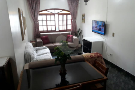 Sobrado à venda com 3 quartos, sendo 1 suíte,  em Vila Nivi, São Paulo, SP