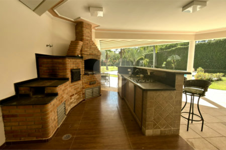 Casa à venda com 4 suítes no condomínio Parque Village Castelo, Itu - SP