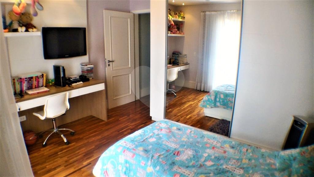Casa à venda com 5 suítes no condomínio Travessa Tenente Ariston de Oliveira,4, São Paulo - SP
