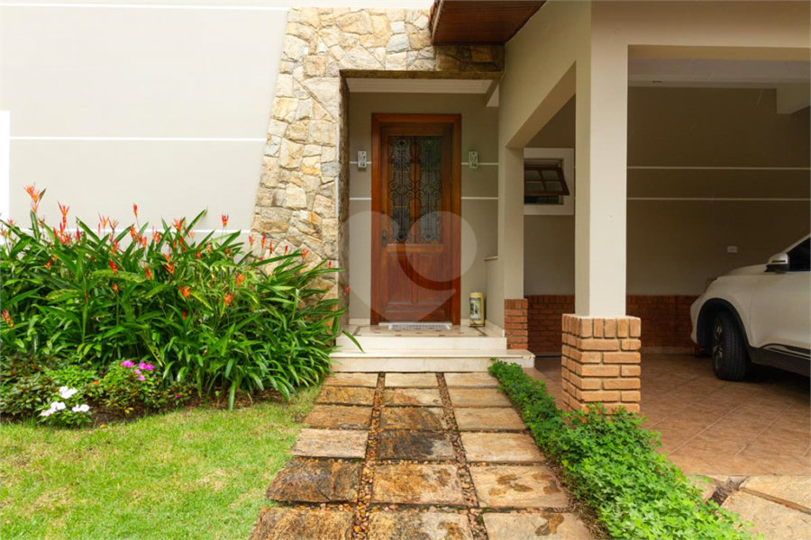 Casa à venda com 4 quartos, sendo 2 suítes, no condomínio Da Serra, São Paulo - SP