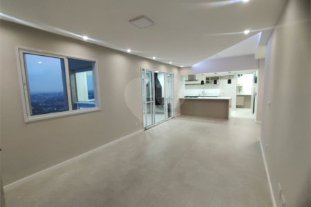 Apartamento à venda com 3 quartos, sendo 2 suítes,  em Jardim Arpoador, São Paulo, SP
