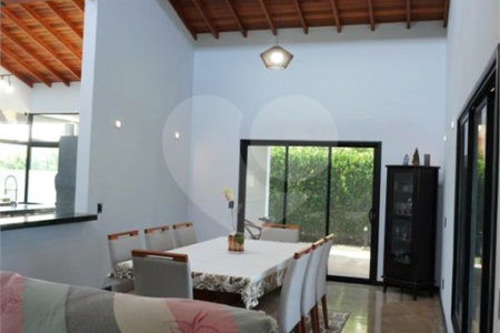 Casa à venda com 4 quartos, sendo 2 suítes, no condomínio Primavera, Salto - SP