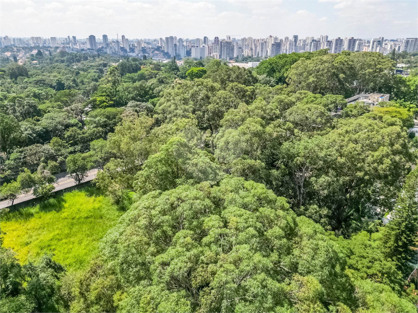 Casa à venda com 4 quartos, sendo 2 suítes, em Jardim Marajoara, São Paulo, SP