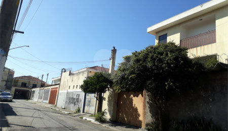 Sobrado à venda com 4 quartos, sendo 1 suíte,  em Vila Constança, São Paulo, SP