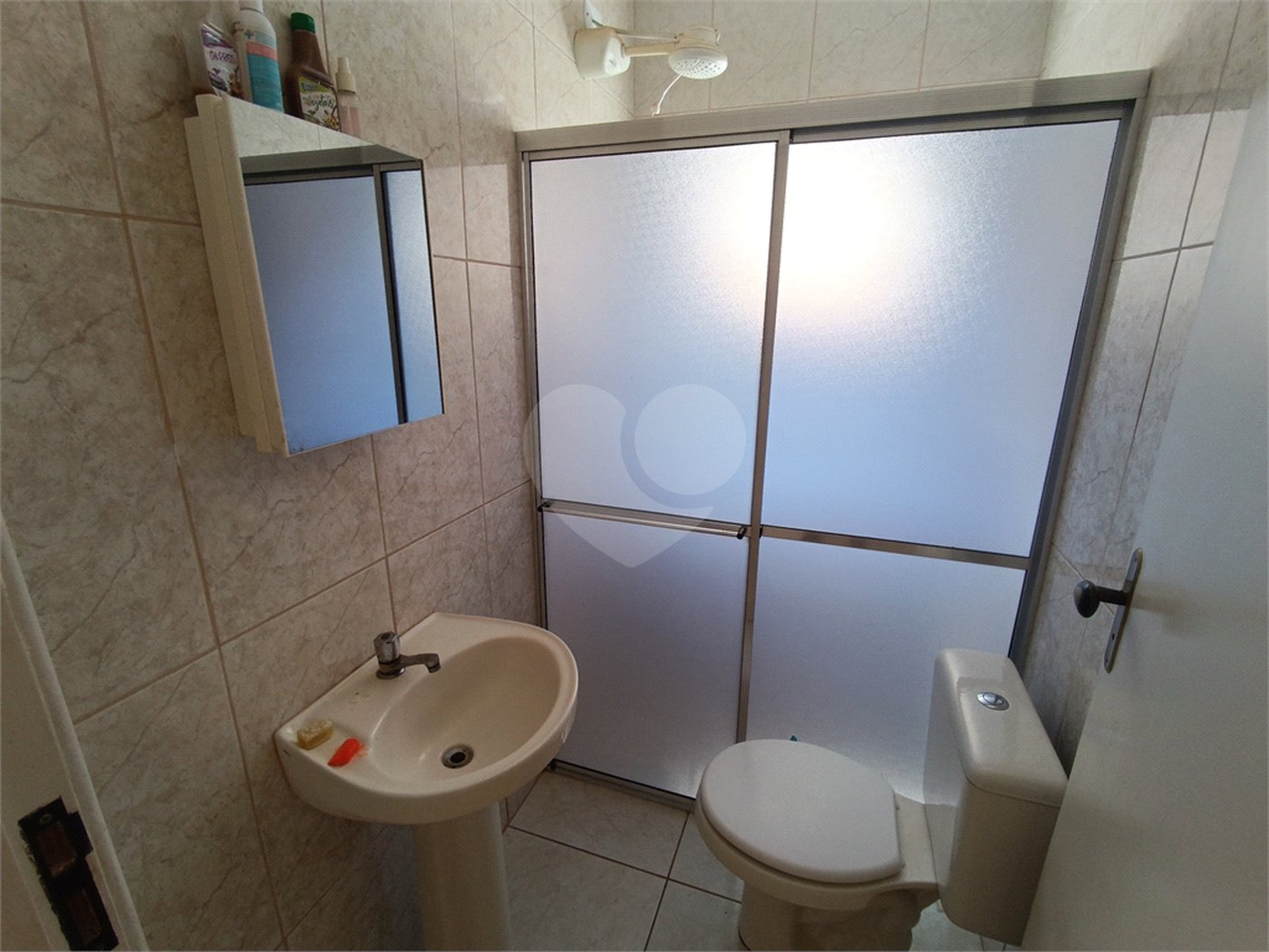 Casa à venda com 2 quartos, sendo 1 suíte, em Reneville, Mairinque, SP