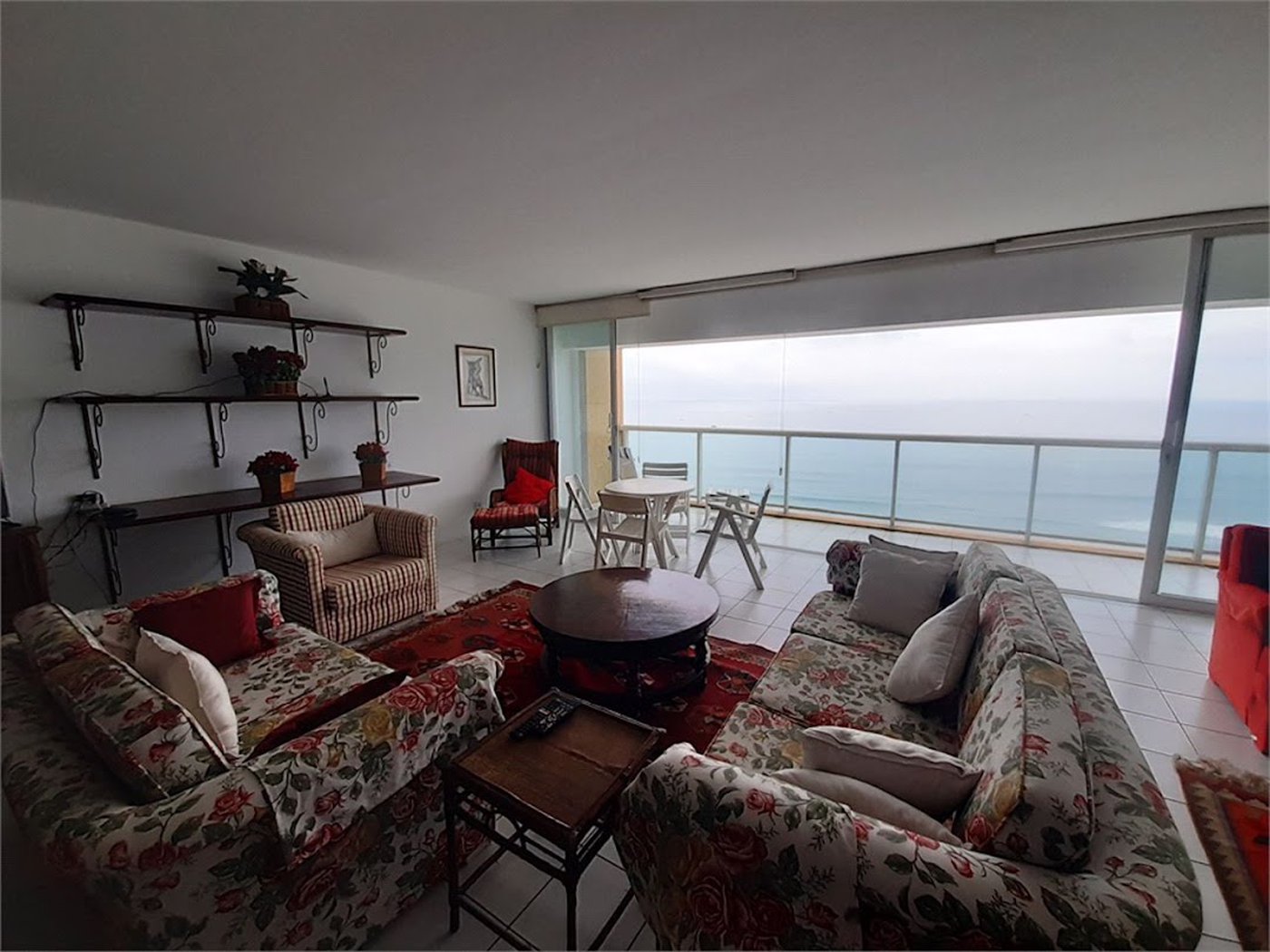Apartamento Residencial à venda, Pitangueiras, Guarujá - AP0163.