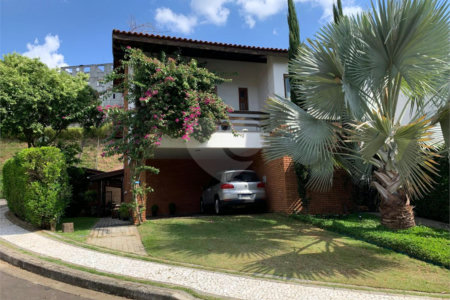 Casa à venda com 4 quartos, sendo 2 suítes, no condomínio Residencial Ypê Branco II, São Paulo - SP