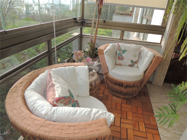 Apartamento à venda com 3 quartos, sendo 1 suíte,  em Jardim Marajoara, São Paulo, SP