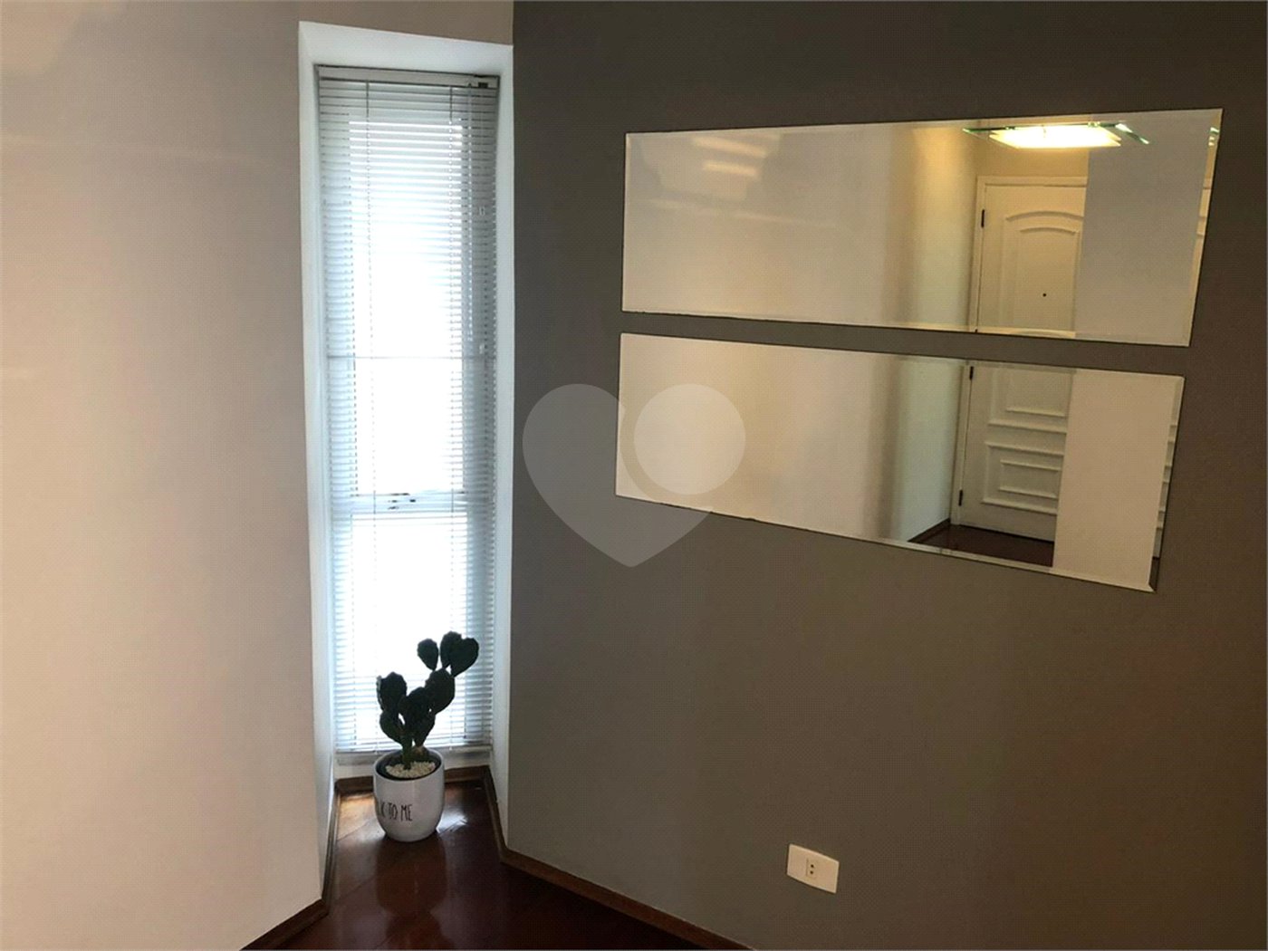 Apartamento à venda com 2 quartos, sendo 1 suíte,  em Vila Olímpia, São Paulo, SP