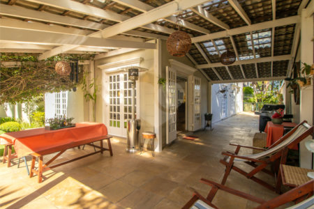 Casa à venda com 5 quartos, sendo 4 suítes, no condomínio Bounganville, São Paulo - SP