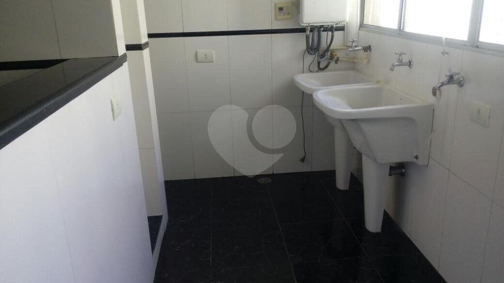 Apartamento à venda com 3 quartos, sendo 1 suíte,  em Campo Belo, São Paulo, SP