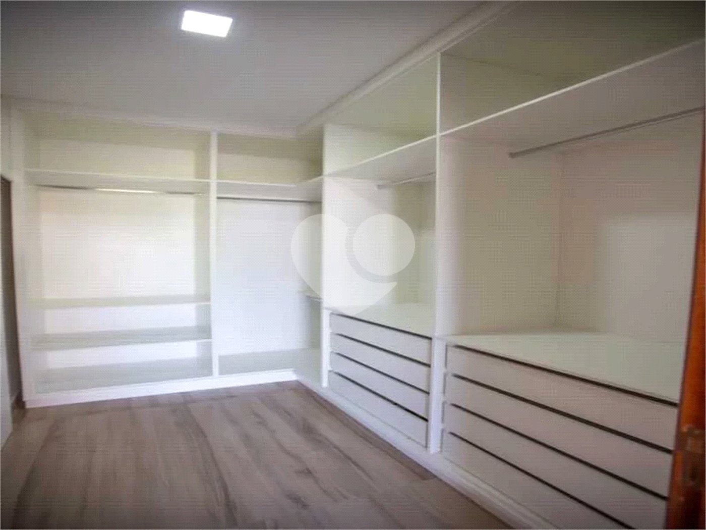 Casa à venda com 3 quartos, sendo 1 suíte, no condomínio Jardim Piemonte, Indaiatuba - SP