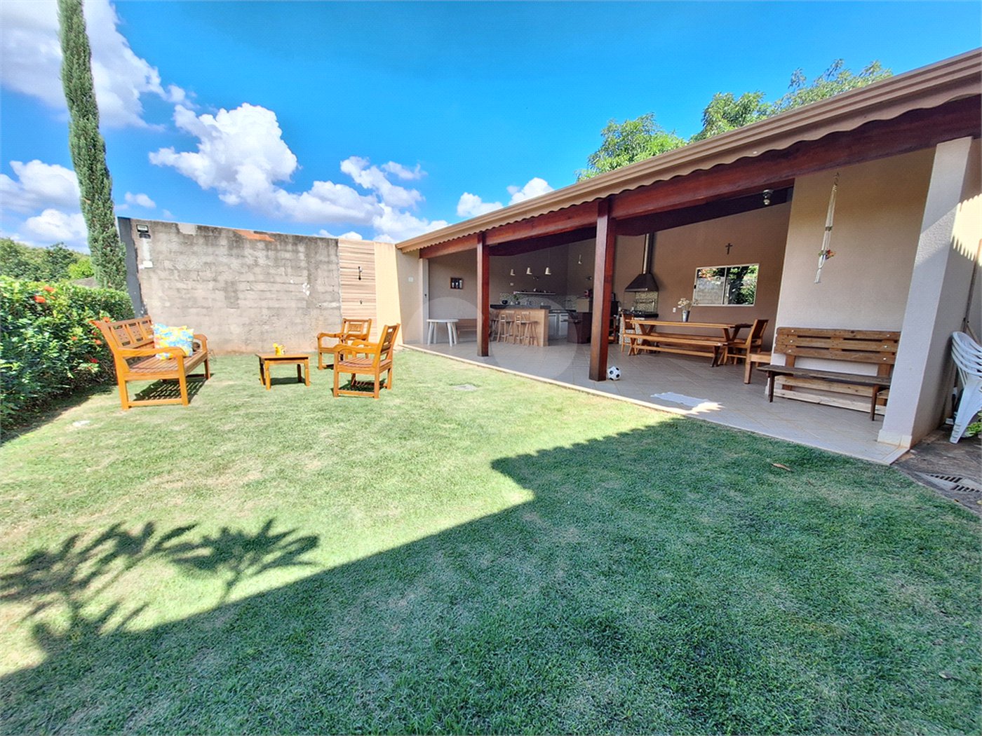 Casa à venda com 4 quartos, sendo 1 suíte, em Santa Cândida, Vinhedo, SP