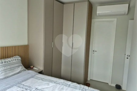 Oportunidade na Vila Leopoldina!! Apartamento com dois dormitórios, sendo uma suíte, dois banheiros, e com duas vagas.