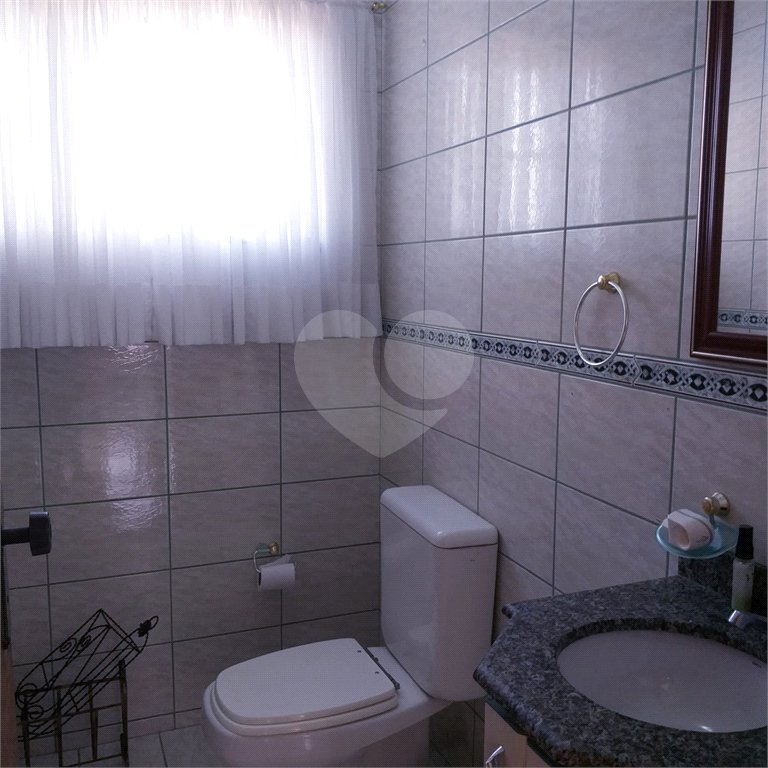 Casa à venda com 4 quartos, sendo 3 suítes, no condomínio Arujá 5, Arujá - SP
